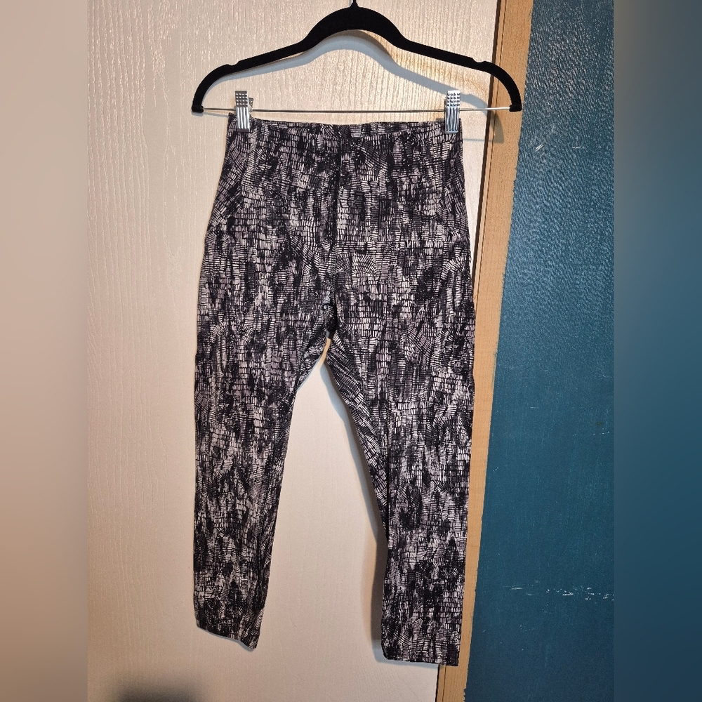 Lululemon InStill High-Rise Crop